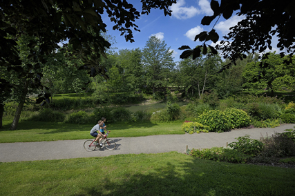 Reportage touristique  Cholet (Maine-et-Loire)
Parc de Moine, cyclisme et course  pied.©JEAN-SEBASTIEN EVRARD
0681653729